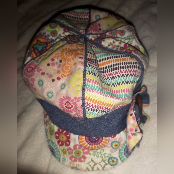 Claire's hat. - Picture 3 of 5